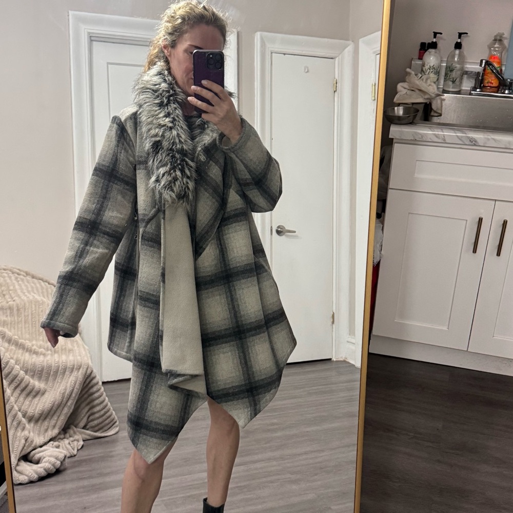 Nicholas K Designer Wool Blend Plaid Asymmetrical Coat with Faux Fur Collar (M) - Picture 9 of 13
